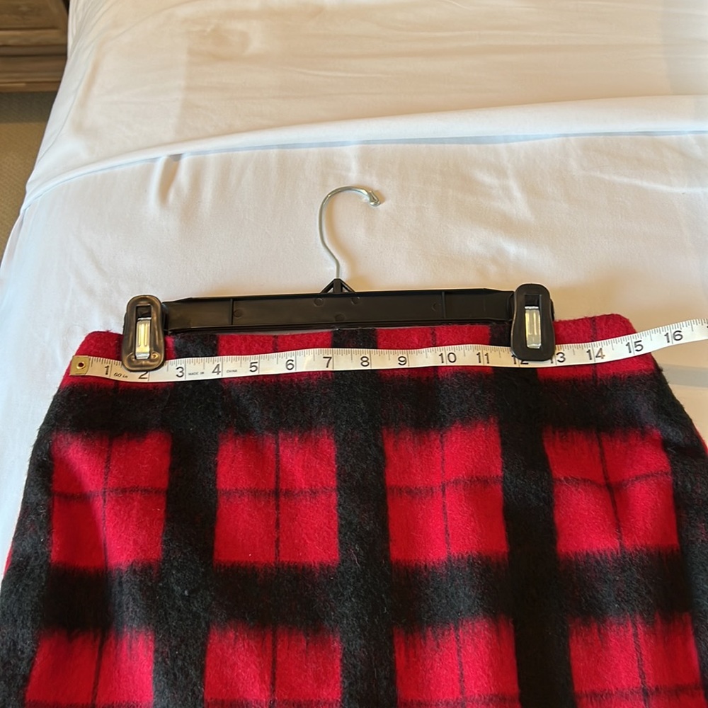 Talbots, Size 4P red and white skirt. Perfect for the holidays. Is furry skirt - Picture 3 of 6